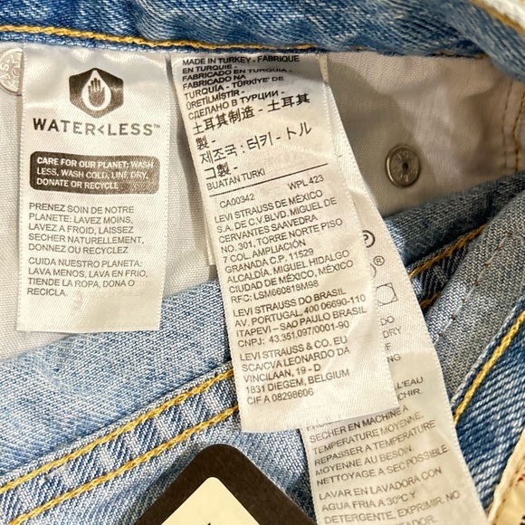 NWT Levi's rib cage Light Blue denim jean shorts raw hem distressed size 27 - Picture 8 of 8